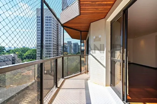 Imagem Apartamento de Luxo na Jardim Europa, São Paulo-SP: 3 quartos, 3 suítes, 3 salas, 5 banheiros, 3 vagas - 225m². Aproveite!