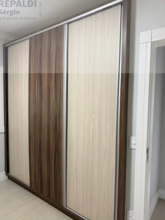 Imagem Impecável casa à venda em Bairro Michel Criciúma-SC, Centro: 3 quartos, 1 suíte, 2 salas, 3 banheiros, 4 vagas de garagem, 200m² de área.