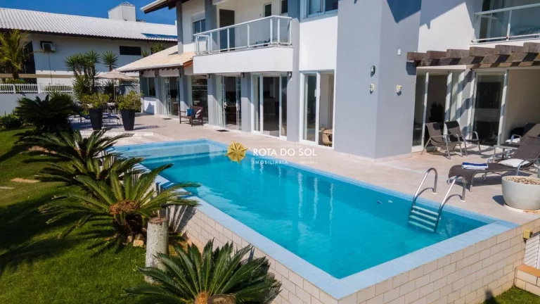 Imagem Casa frente mar à venda na praia de Bombinhas SC
