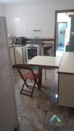 Imagem Casa para venda com 2 dormitórios, 1 suíte e 2 banheiros na Vila das Mercês!!