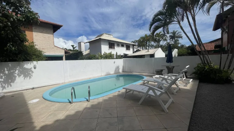 Imagem Casa com 4 Dormitórios para Temporada em Jurerê Internacional – Próxima ao