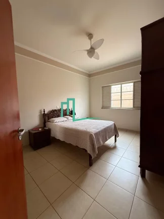 Imagem Espetacular Casa à Venda em Franca-SP: 3 Quartos, 1 Suíte, 1 Sala, 3 Banheiros, 3 Vagas de Garagem, 200m² de Área.