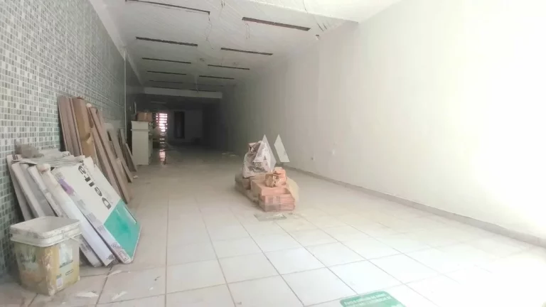 Imagem Loja Comercial Ampla no Centro de Santos Área total de 270m² Ótima localização em uma rua movimenta