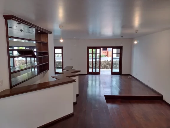 Imagem Casa em Condomínio para Locação em Santana de Parnaíba / SP no bairro Alphaville