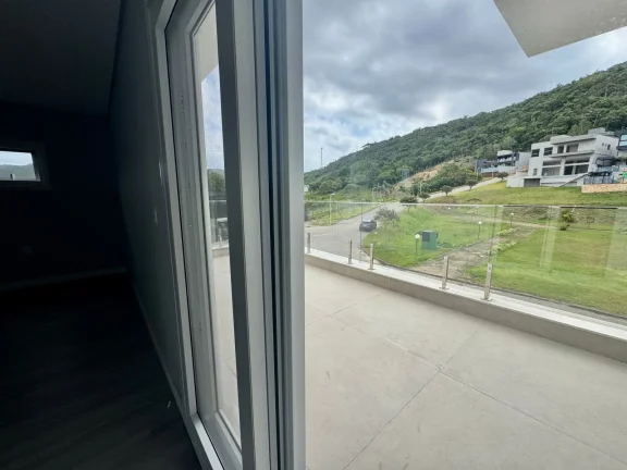 Imagem CASA DE ALTO PADRÃO EM TERRENO DE ESQUINA