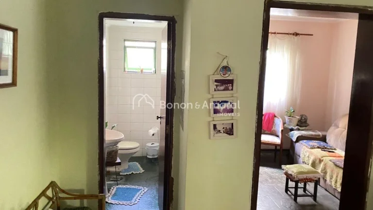 Imagem Esta encantadora residência oferece um espaço amplo e confortável, com quatro dormitórios, sendo...