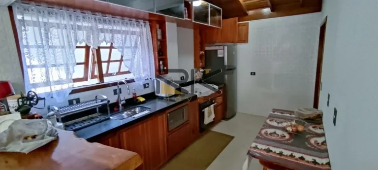 Imagem CASA SOBRADO A VENDA NO ITAGUÁ COM 3 SUÍTES,1 BANHEIRO SOCIAL,3 VAGAS DE GARAGEM,CASA DE CASEIRO