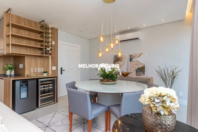Imagem Apartamento à venda com 4 quartos sendo 2 suítes e 2 vagas de garagem localizado em Balneário Camboriú