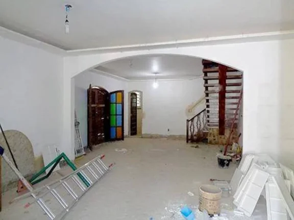 Imagem  CASA 3 QUARTOS C/ 278M² - VILA VALQUEIRE - RJ  Área(s): 282 m² de área terreno, 278 m² de área construída LEILÃO ÚNICO 12/01/2026 - VALOR INICIAL DE VENDA: R$ 483.000,00