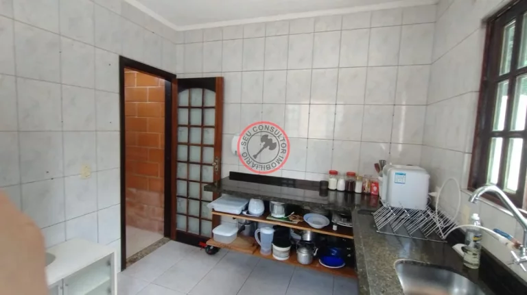 Imagem CASA COM ESCRITURA DEFINITIVA EM CAMBURY, 2 QUARTOS 2 BANHEIROS MESANINO SALA COZINHA AREA PRIVATIVA E VISTA PARA RESERVA NATURAL
