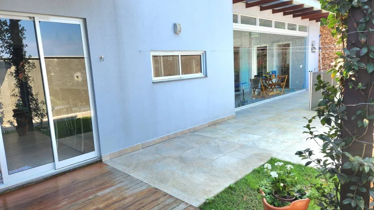 Imagem Casa em condomínio fechado á venda com 3 quartos em Forquilhas