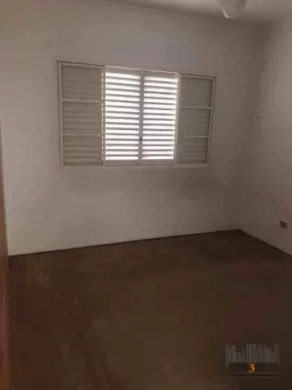 Imagem Casa à venda no Alto da Lapa São Paulo SP com 2 dormitórios, 1 banheiro, 2 vagas de garagem e 170m² de área construída.
