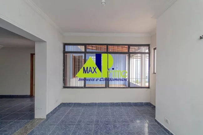 Imagem Casa de Luxo para Locação na Vila Granada, São Paulo-SP: 5 Quartos, 1 Suíte, 3 Salas, 3 Banheiros, 6 Vagas de Garagem.