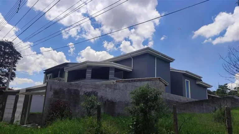 Imagem Sobrado para Venda por R$990.000,00 com 500m², 4 dormitórios, 2 suites e 2 vagas - Jardim jóia, Arujá / SP - Cód. BDI37421