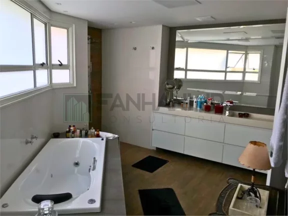 Imagem Apartamento de luxo no Itaim Bibi, São Paulo-SP: 3 quartos, 3 suítes, 3 salas, 5 banheiros, 4 vagas de garagem, 261m² de área.