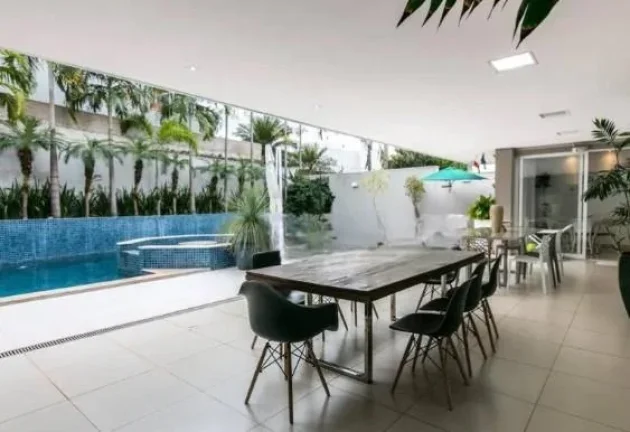 Imagem IMÓVEL RESIDENCIAL COM 674M² DE ÁREA CONSTRUÍDA E TERRENO COM 688M² - 5 QUARTOS ? 6 VAGAS - NO CONDOMINIO RESIDENCIAL VILLAGIO IPANEMA, RIO CLARO/SP. IMÓVEL AVALIADO EM R$ 5.554.465,43 1ª PRAÇA ÁS 14;30: 22/01/2026 - VALOR INICIAL DE VENDA: R$ 5.554.465