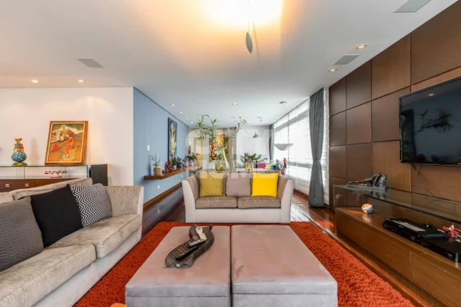 Imagem Ótimo apartamento com 225m² no Jardim Paulista rico em iluminação natural e muito arejado. Livin...