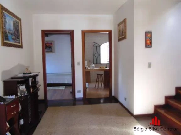 Imagem Casa a venda com 03 quartos na Região do Portal de Campos do Jordão.