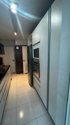 Imagem Apartamento com 3 dormitórios sendo 1 suíte e 2 vagas de garagem em Joinville/SC