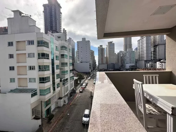Imagem Apartamento com 3 dormitórios sendo 1 suíte e 1 vaga de garagem na Meia Praia, Itapema/SC