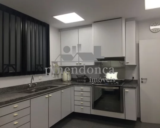 Imagem Apartamento à venda em Higienópolis com 327m², 3 suítes + escritório, 3 vagas livres.