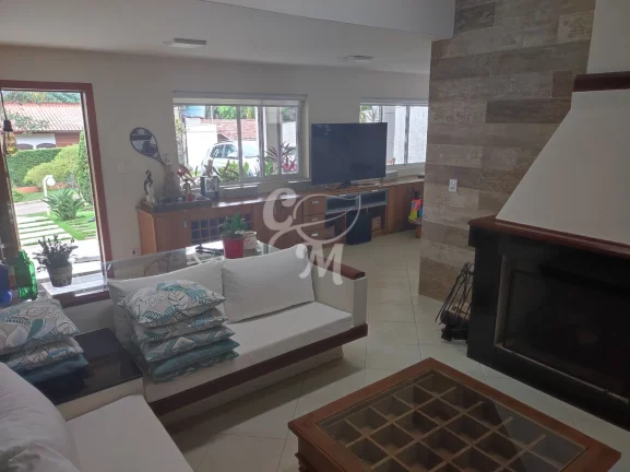 Imagem Excelente Casa em Condomínio Fechado