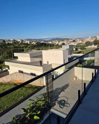 Imagem Casa com Piscina e espaço para viver.