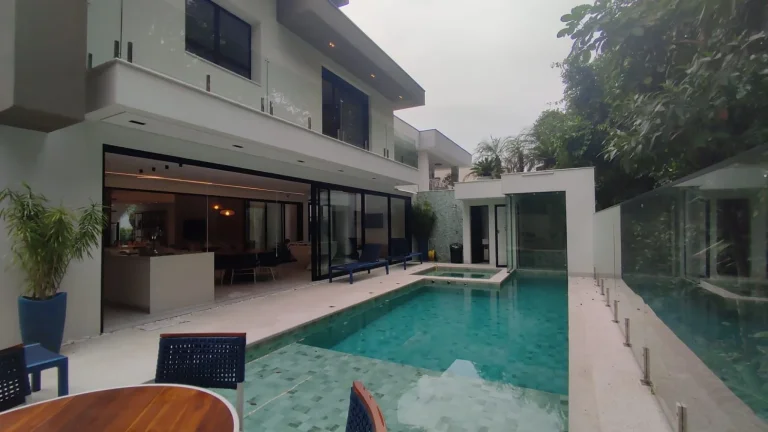 Imagem Casa de Luxo à Venda em Riviera de São Lourenço Módulo 24 - 5 Quartos, 5 Suítes, 3 Salas, 4 Vagas de Garagem