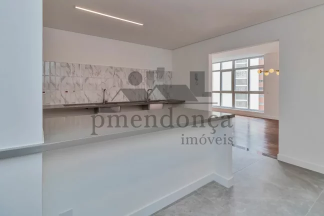 Imagem Apartamento reformado com 267m², 3 suítes e 2 vagas de garagem a venda no Paraíso.