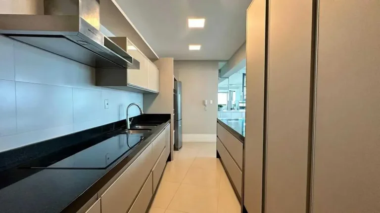 Imagem Cobertura duplex mobiliado com 4 dormitórios sendo 4 suítes e 5 vagas em Balneário Camboriú/SC