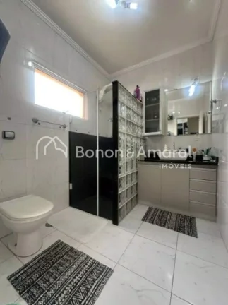 Imagem Casa com 3 dormitórios sendo 1 suíte, closet e varanda com linda vista, sala de jantar, estar e TV...