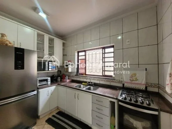 Imagem Lindo e espaçoso sobrado com uma área construída de 288 m². Esse imóvel possui todos os espaço...