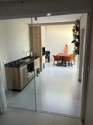Imagem Sobrado com 3 dormitórios sendo 1 suíte e 2 vagas - Iririú | Joinville/SC
