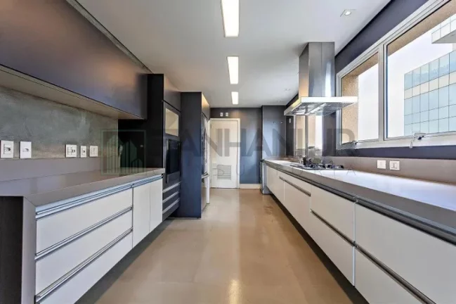 Imagem Luxuoso apartamento à venda em São Paulo-SP, Jardim Europa: 4 quartos, 4 suítes, 3 salas, 6 banheiros, 4 vagas de garagem, 310m².