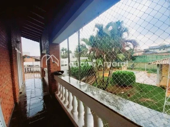 Imagem Oportunidade de negócio! Espaçoso sobrado com 5 quartos sendo 4 suítes, escritório, 7 banheiros,...