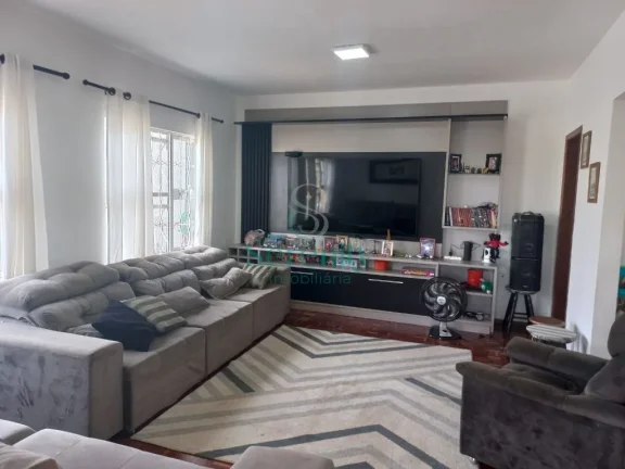 Imagem Excelente Casa à Venda no Coliseu em Londrina - 3 dormitórios - 2 suítes - Edícula com churrasqueira - R$920.000,00