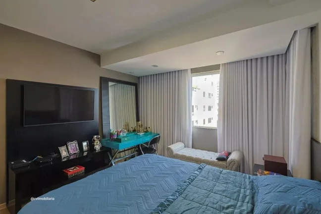 Imagem Localizado no bairro Cidade Nova, este apartamento oferece uma área de 240 metros quadrados, propor...