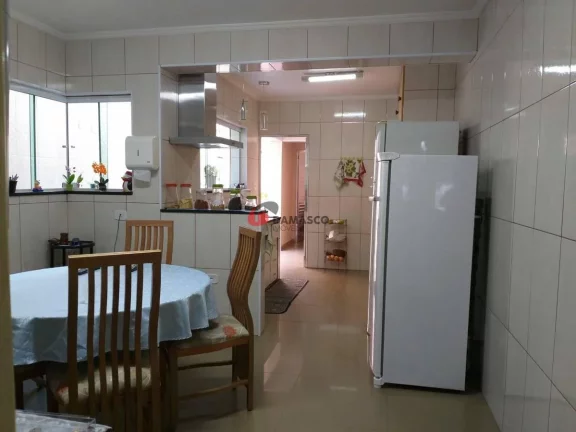 Imagem Sobrado à venda 3 Quartos, 2 Suites, 4 Vagas, 330M², Santa Maria, Santo André - SP