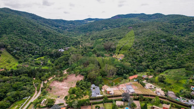 Imagem Encantadora propriedade À Venda no Clube da Montanha em Atibaia SP