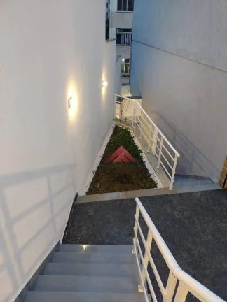 Imagem Venha morar em uma bela casa em pequeno condomínio a 3 minutos da Praia das Flechas.