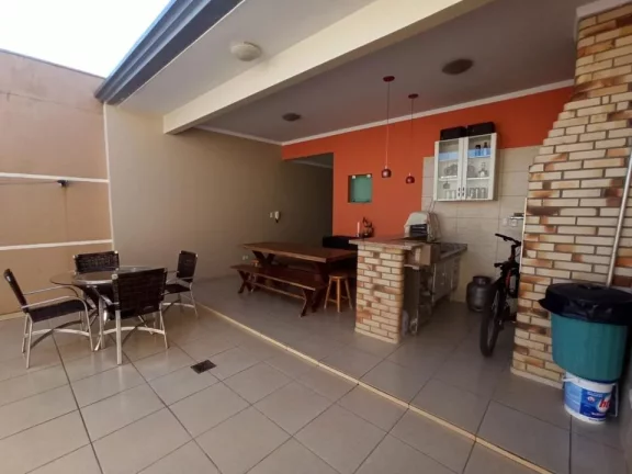 Imagem Sobrado para Venda em Maringá, Jardim Fregadoli, 3 dormitórios, 1 suíte, 2 banheiros, 2 vagas