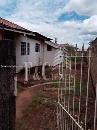 Imagem Casa para Venda em Iracemápolis, Centro, 2 dormitórios, 1 banheiro, 2 vagas