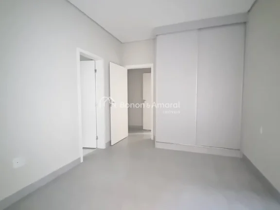 Imagem Essa casa à venda no Parque Brasil 500, no condomínio Royal Garden, em Paulínia, oferece um excel...