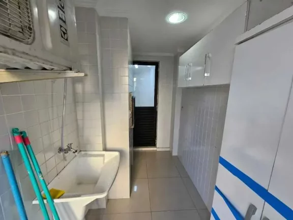 Imagem Apartamento quadra mar com 3 dormitórios sendo 1 suíte e 2 vagas de garagem Balneário Camboriú/SC