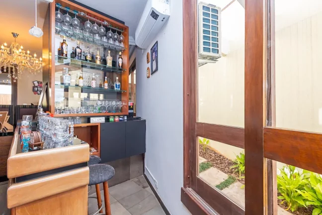 Imagem Casa Residencial de 4 quartos no bairro Ahú