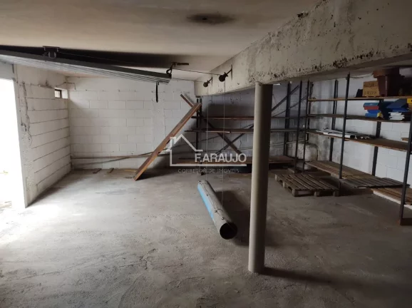 Imagem Com um amplo espaço interno, barracão oferece inúmeras possibilidades de layout e adaptação, permitindo a personalização de acordo c/ as necessidades