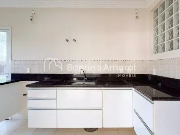 Imagem Sofisticada casa à venda no Alphaville Campinas. A residência possui uma área construída de 460 ...