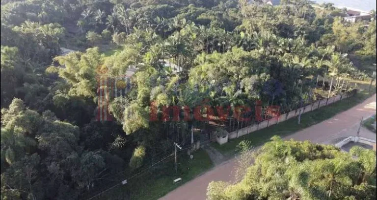 Imagem Uma propriedade charmosa e completa, cercada pela natureza.
