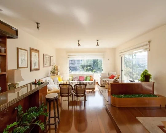 Apartamento charmoso com espaçoso living para 3 ambientes, terraço, 4 suítes, lavabo, copa, cozin...