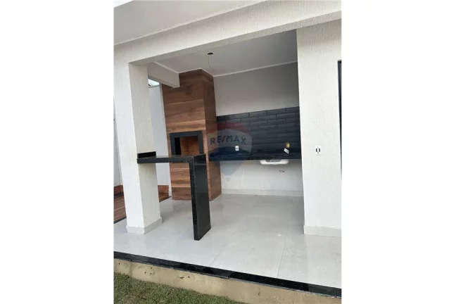 Imagem Uma casa belíssima em uma localização espetacular PRÓXIMO A PRAIA